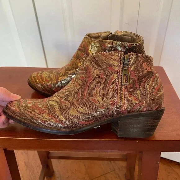 Stunning gold fabric very volatile booties size 7 - Picture 4 of 9